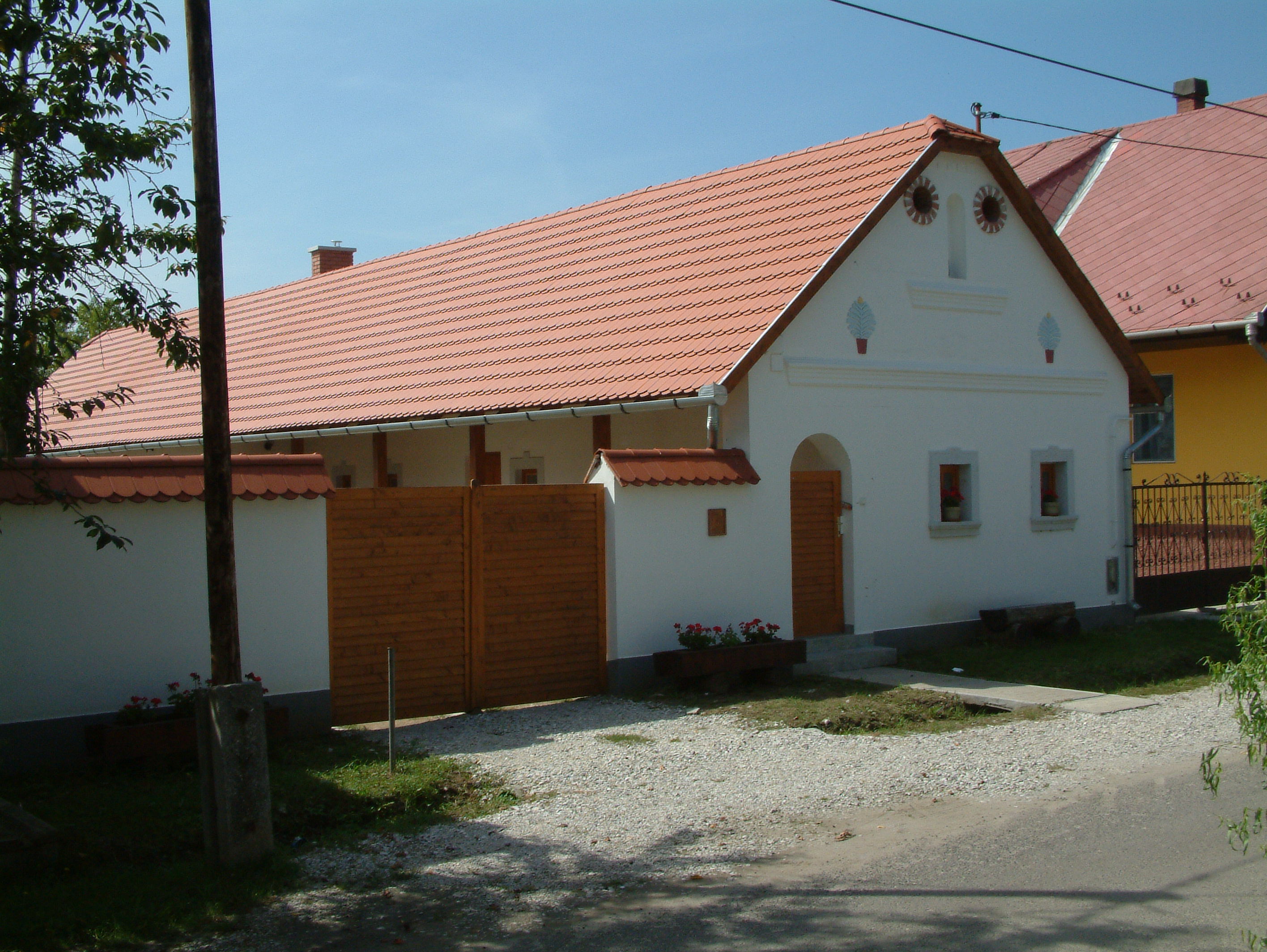 A mostani faluház 2004