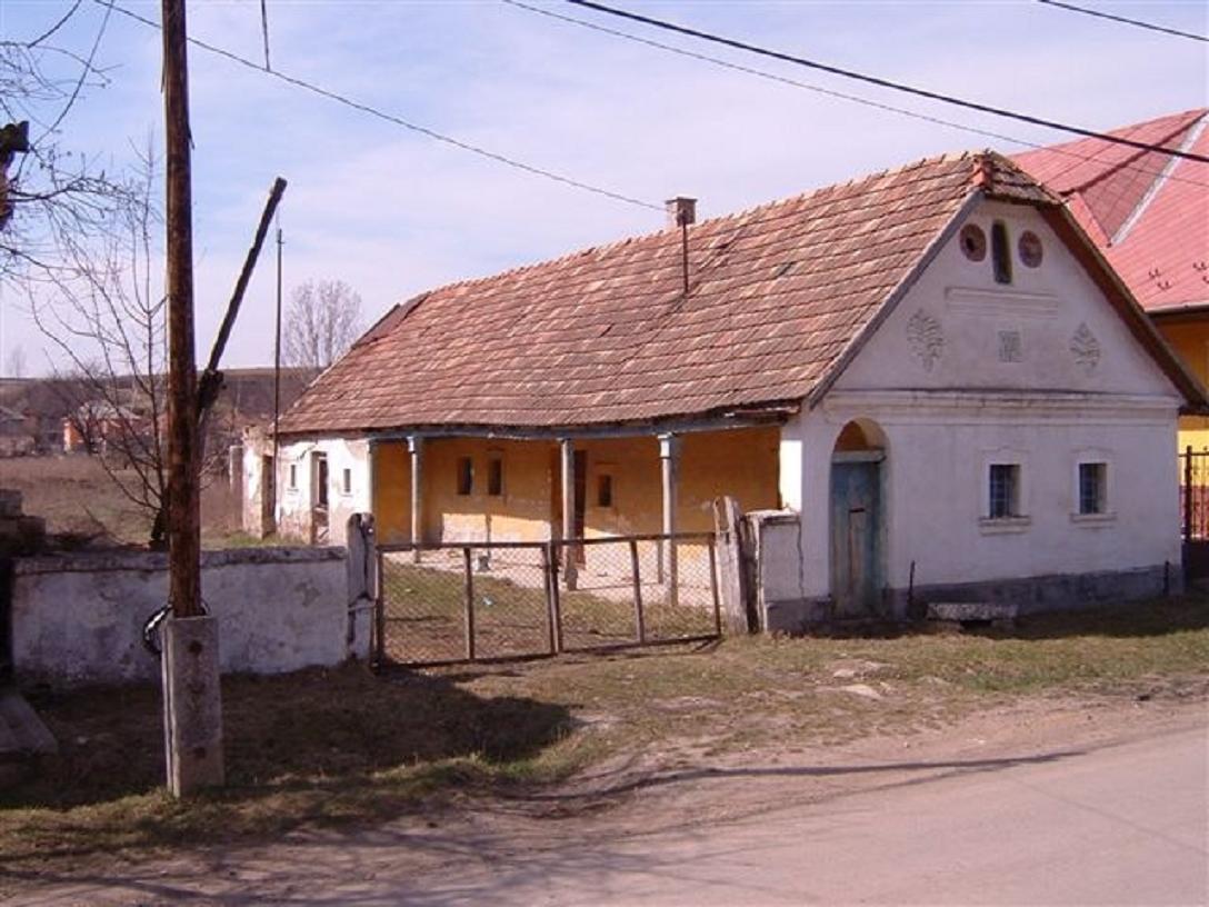 A mostani faluház elődje 1895- ben épült István út 85